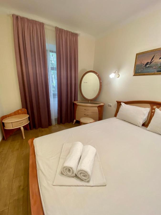 Yaroslav Osmomysl Square Apartments Lviv Extérieur photo