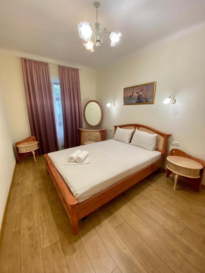 Yaroslav Osmomysl Square Apartments Lviv Extérieur photo