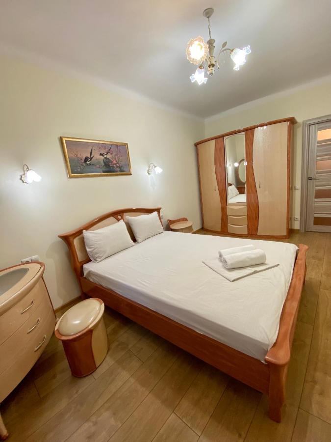 Yaroslav Osmomysl Square Apartments Lviv Extérieur photo